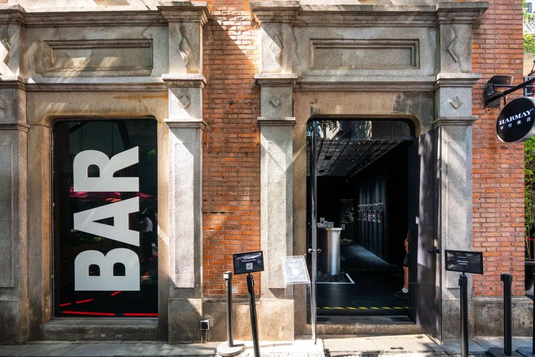 赛博朋克的快闪活动策划要你欣赏星球坠入地球的平行宇宙世界 美陈网站 美陈前沿 