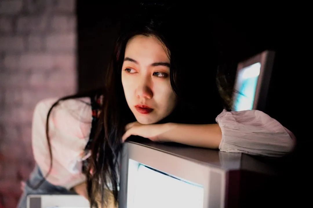 赛博朋克的快闪活动策划要你欣赏星球坠入地球的平行宇宙世界 美陈网站 美陈前沿 