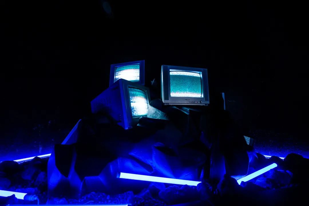 赛博朋克的快闪活动策划要你欣赏星球坠入地球的平行宇宙世界 美陈网站 美陈前沿 