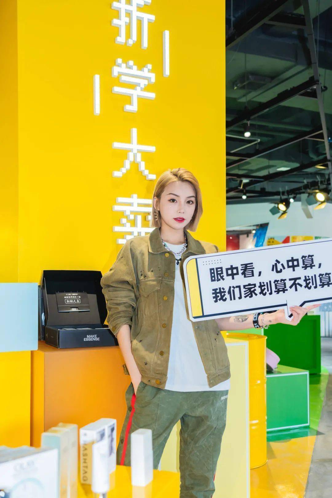 天猫双十一预售选品快闪店活动策划满屏的珊瑚红太震撼了 美陈网站 美陈前沿 