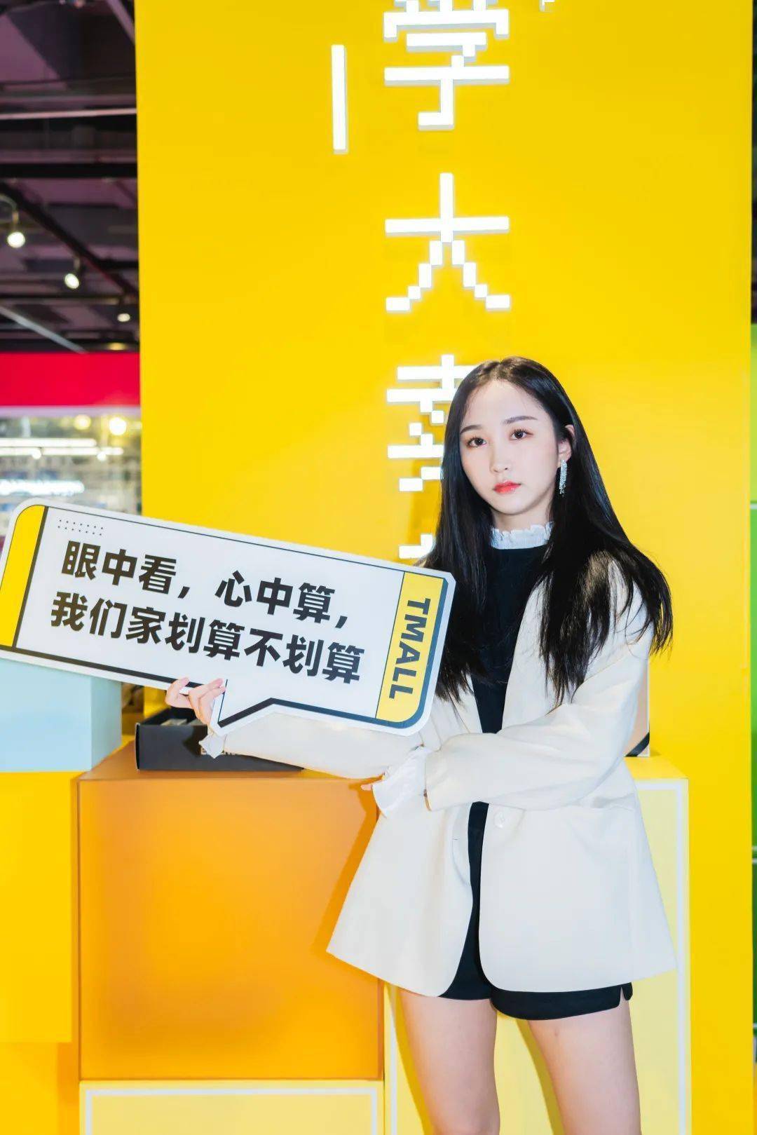 天猫双十一预售选品快闪店活动策划满屏的珊瑚红太震撼了 美陈网站 美陈前沿 