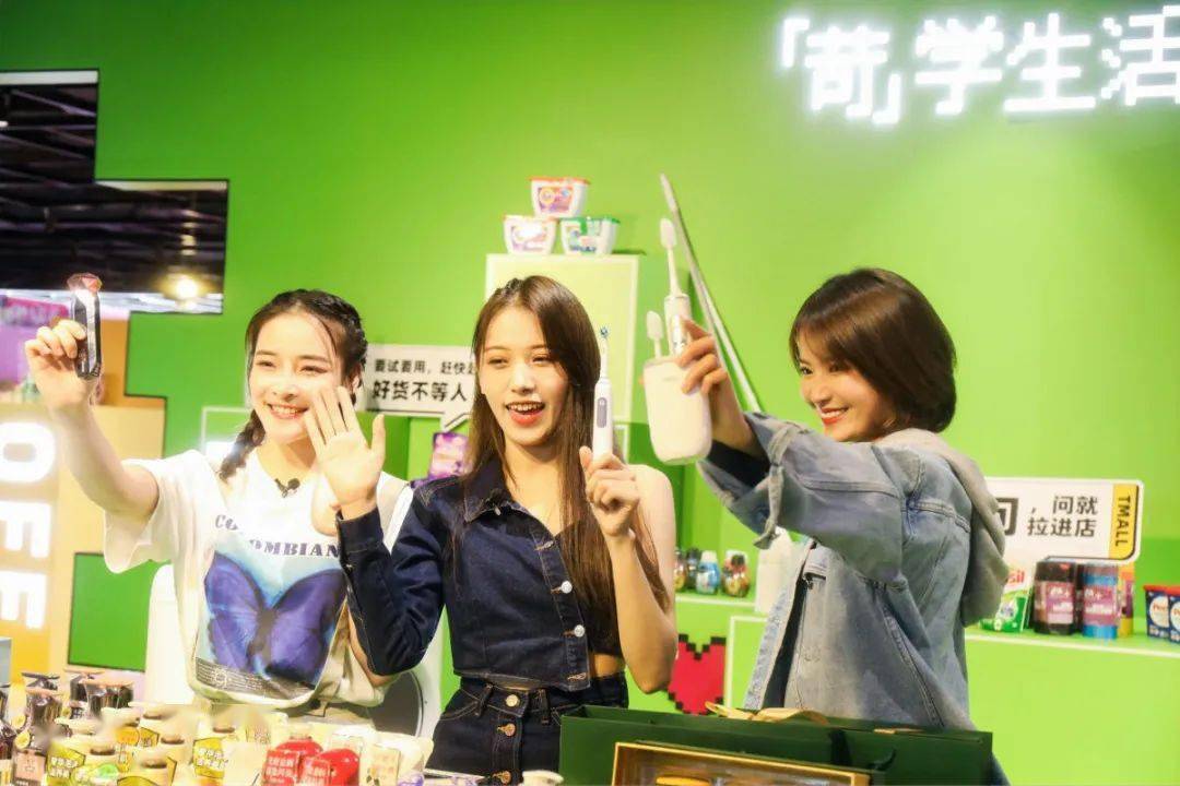 天猫双十一预售选品快闪店活动策划满屏的珊瑚红太震撼了 美陈网站 美陈前沿 
