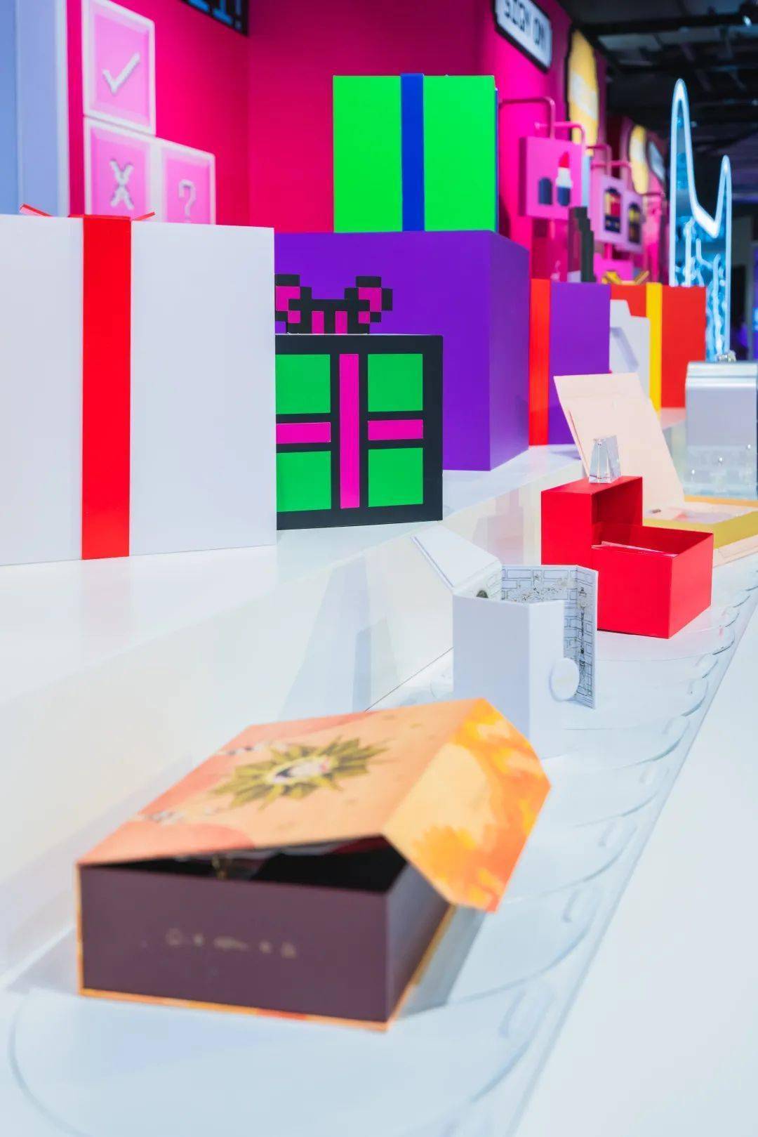 天猫双十一预售选品快闪店活动策划满屏的珊瑚红太震撼了 美陈网站 美陈前沿 