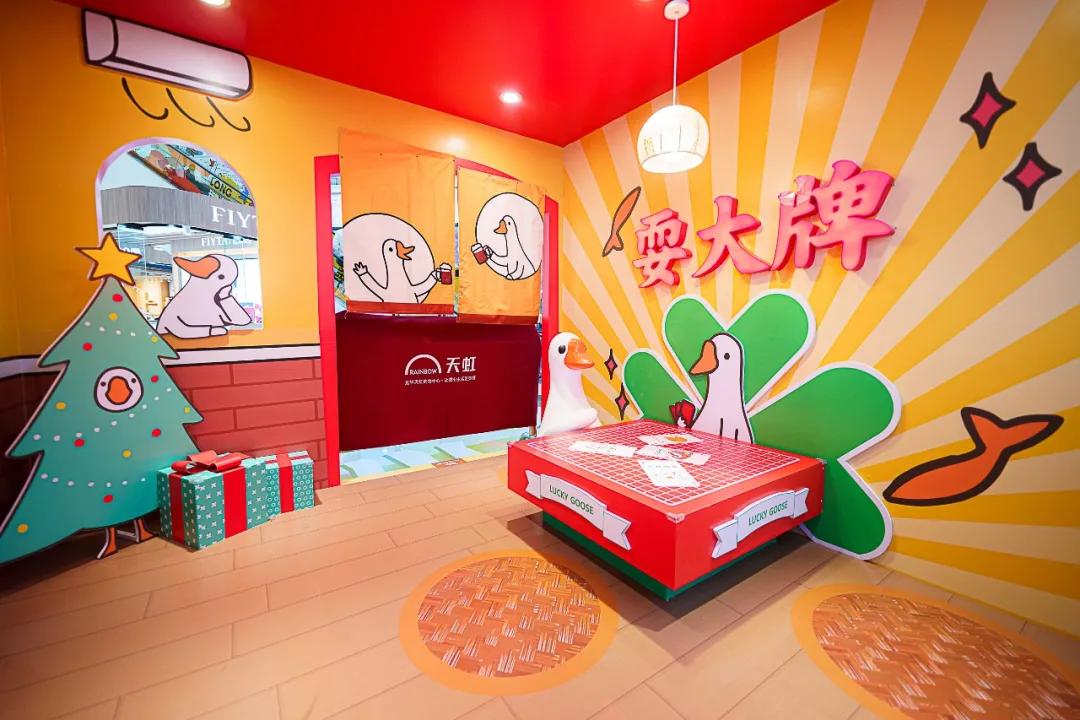高萌预警！听说前方条鹅IP快闪活动策划为戏精鹅们准备了舞台大戏 美陈网站 美陈前沿 
