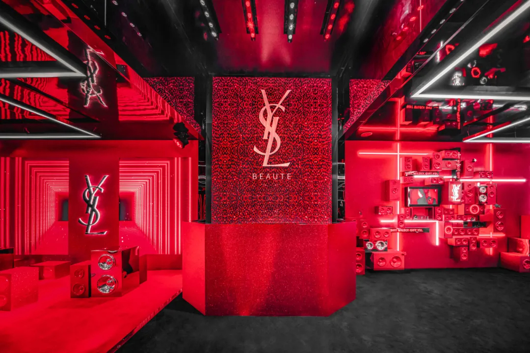 YSL美妆主题快闪活动策划的「出位派对」流光溢彩点亮冬日 美陈网站 美陈前沿 