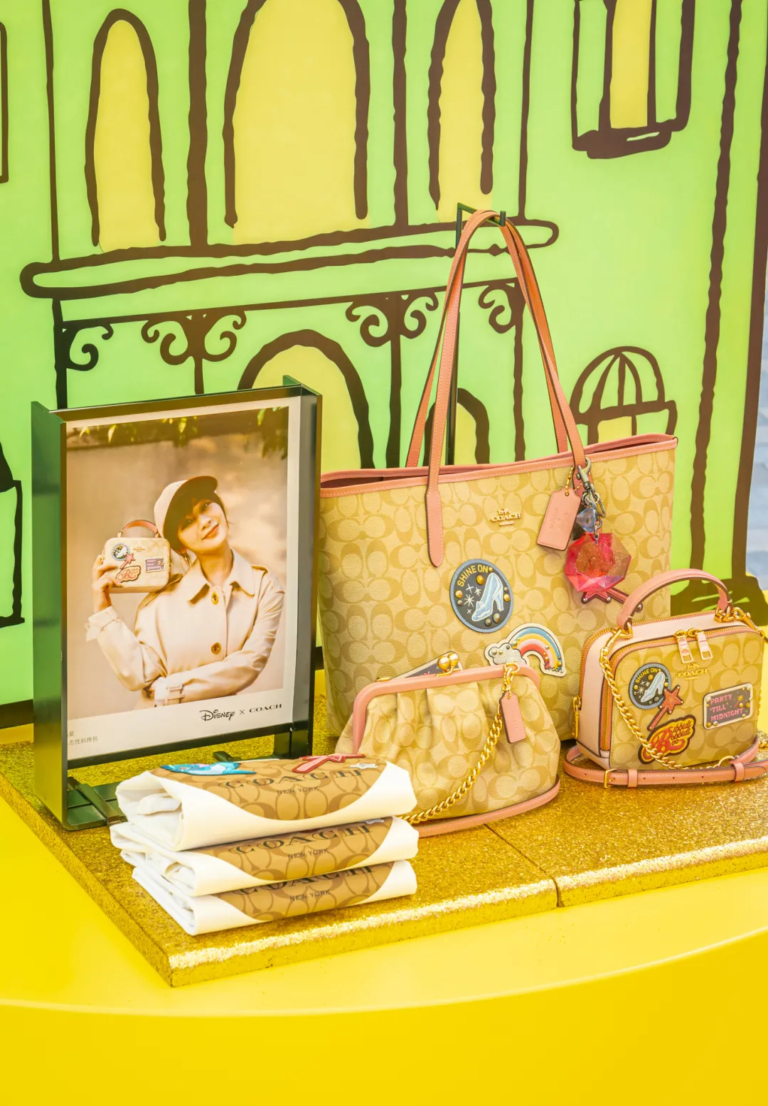 COACH×迪士尼闪耀自我魅力快闪店活动策划为你圆一场公主梦 美陈网站 美陈前沿 