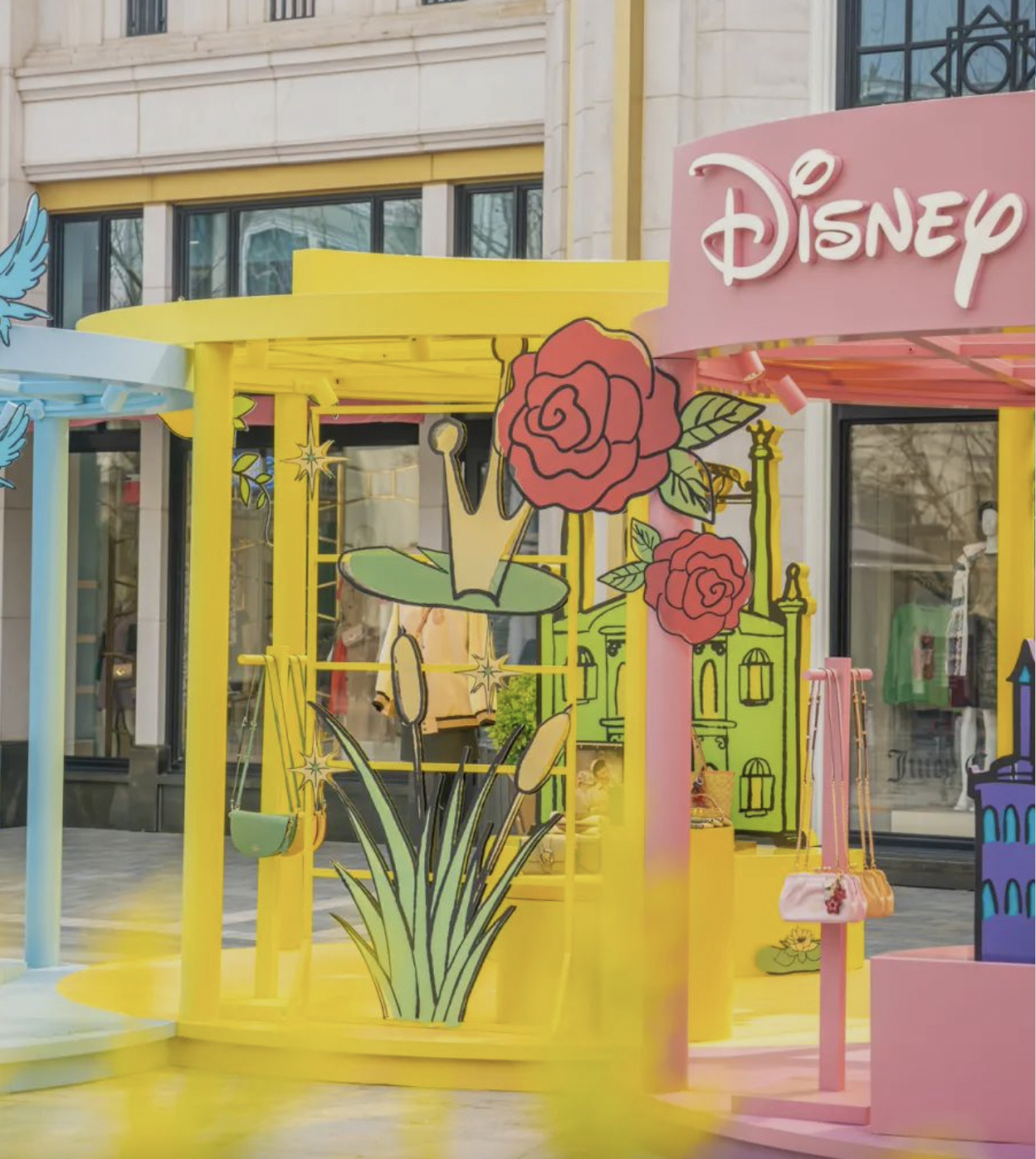 COACH×迪士尼闪耀自我魅力快闪店活动策划为你圆一场公主梦 美陈网站 美陈前沿 