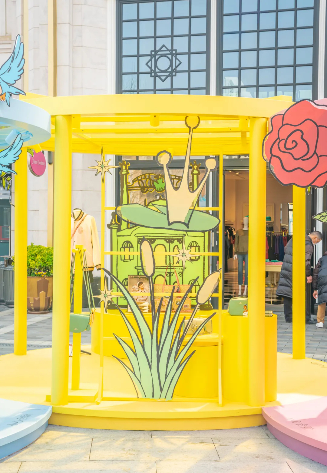 COACH×迪士尼闪耀自我魅力快闪店活动策划为你圆一场公主梦 美陈网站 美陈前沿 