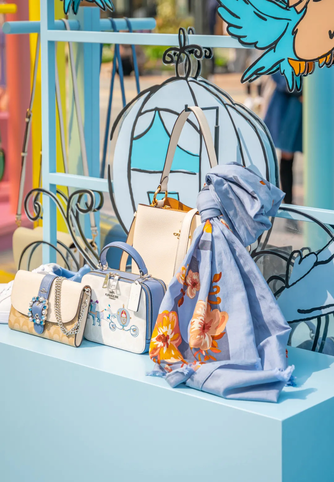 COACH×迪士尼闪耀自我魅力快闪店活动策划为你圆一场公主梦 美陈网站 美陈前沿 