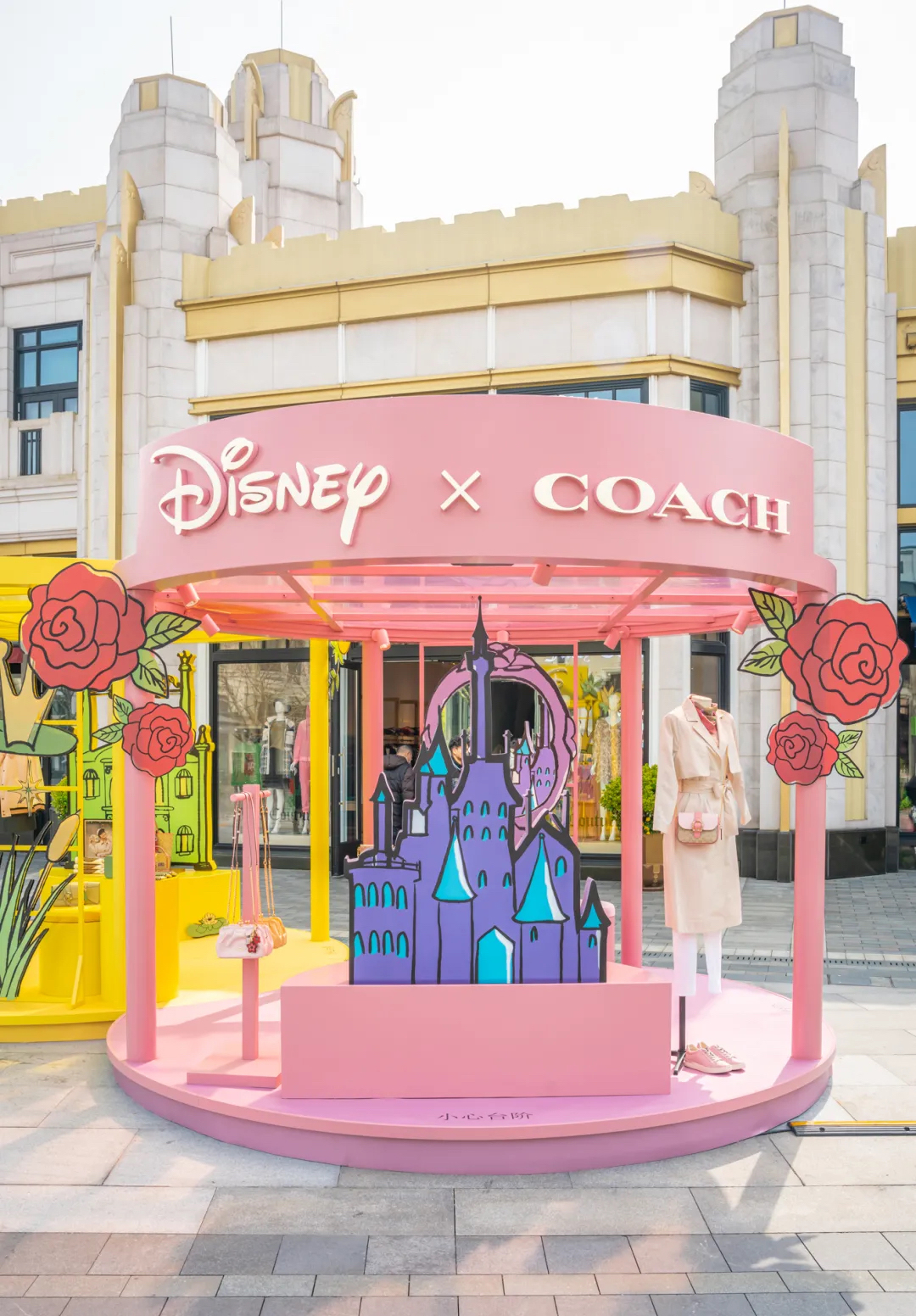 COACH×迪士尼闪耀自我魅力快闪店活动策划为你圆一场公主梦 美陈网站 美陈前沿 