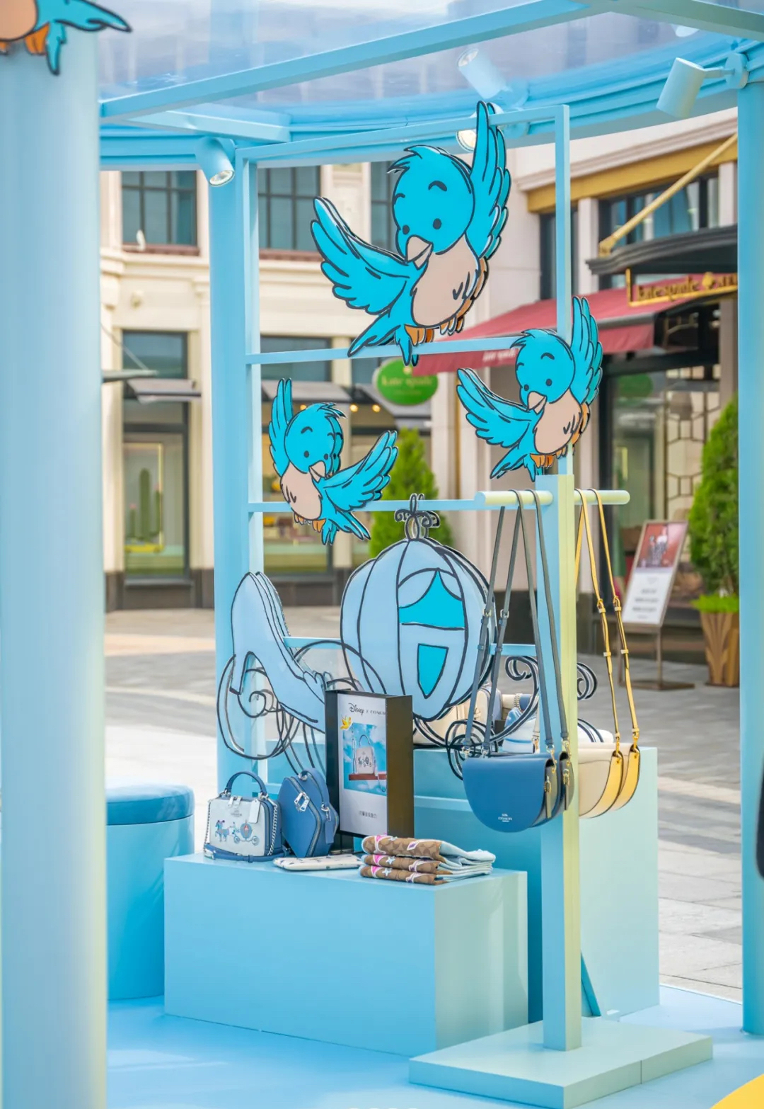 COACH×迪士尼闪耀自我魅力快闪店活动策划为你圆一场公主梦 美陈网站 美陈前沿 