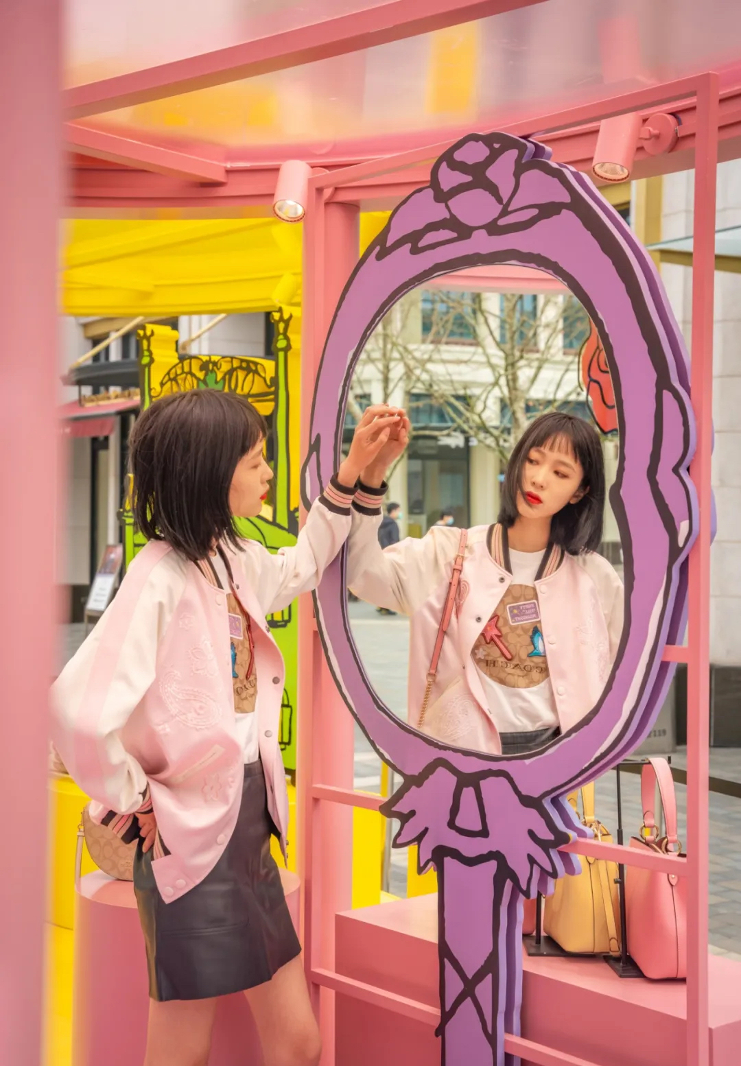 COACH×迪士尼闪耀自我魅力快闪店活动策划为你圆一场公主梦 美陈网站 美陈前沿 