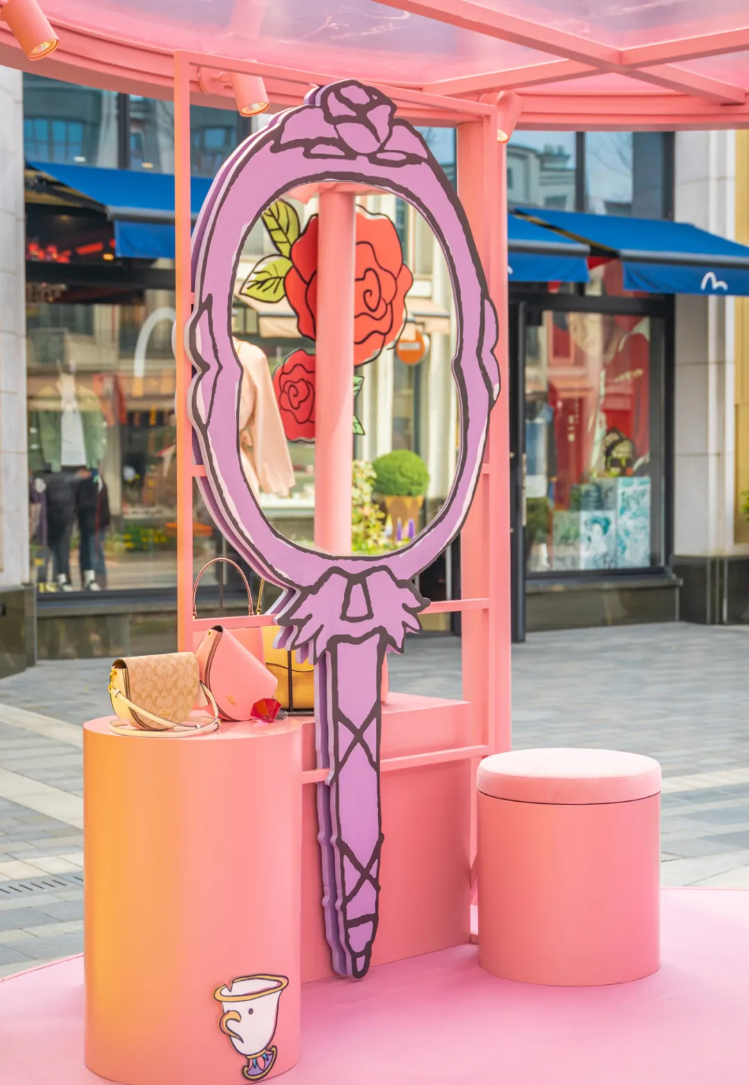 COACH×迪士尼闪耀自我魅力快闪店活动策划为你圆一场公主梦 美陈网站 美陈前沿 