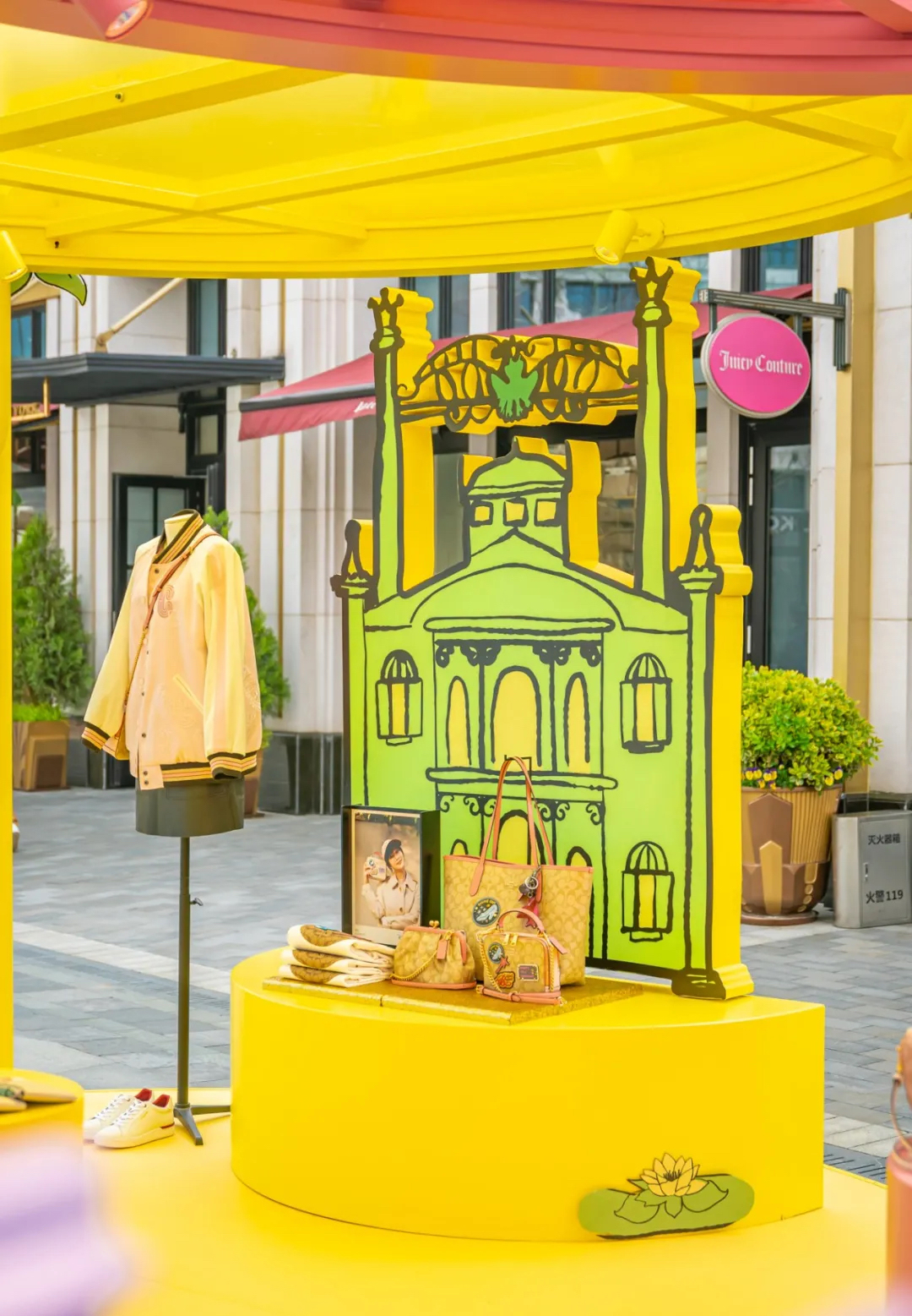 COACH×迪士尼闪耀自我魅力快闪店活动策划为你圆一场公主梦 美陈网站 美陈前沿 