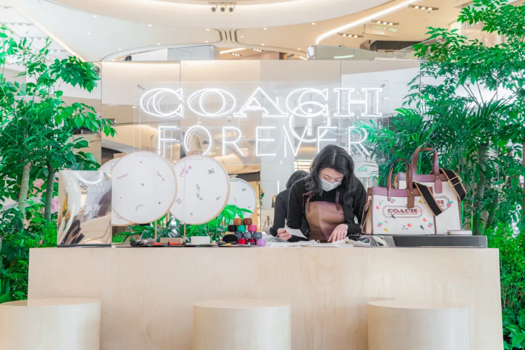 Coach Forever森林秘境快闪店活动策划焕发出春日的灵动气息 美陈网站 美陈前沿 