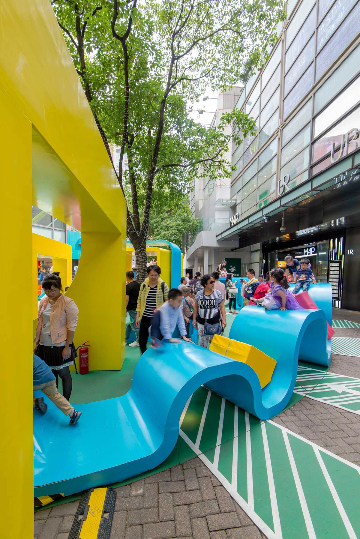 以互动为主导的美陈设计更能吸引游客驻留，同样也带动了周围的商圈 美陈网站 美陈前沿 