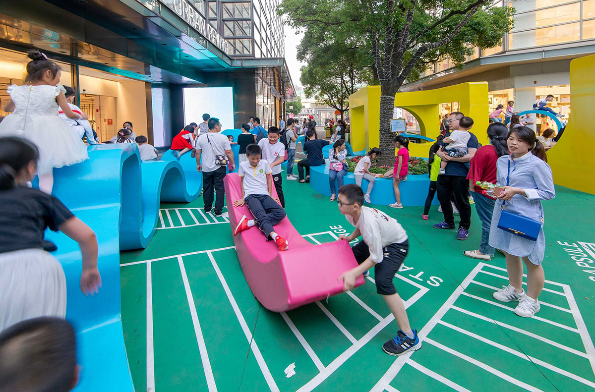 以互动为主导的美陈设计更能吸引游客驻留，同样也带动了周围的商圈 美陈网站 美陈前沿 