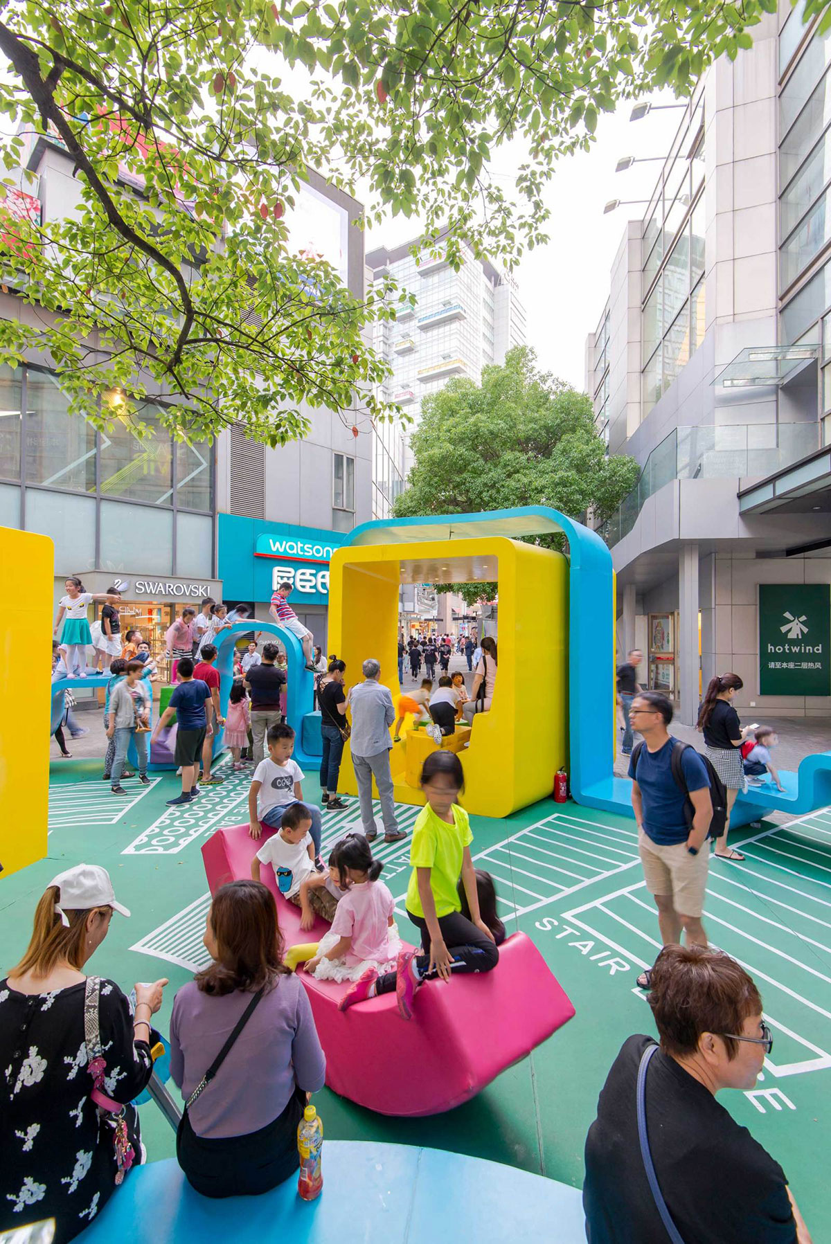 以互动为主导的美陈设计更能吸引游客驻留，同样也带动了周围的商圈 美陈网站 美陈前沿 