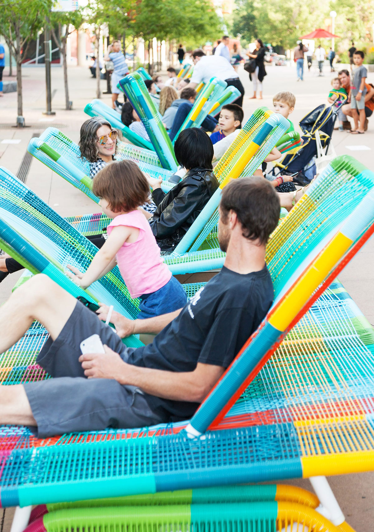 丹佛艺术博物馆对面的这个互动美陈设计，居然还能敲击出属于自己的个性化声音 美陈网站 美陈前沿 