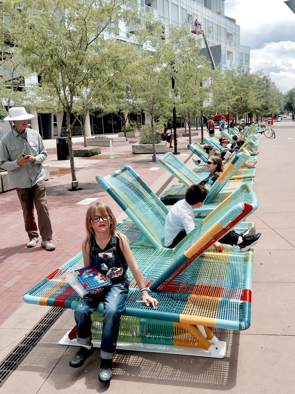 丹佛艺术博物馆对面的这个互动美陈设计，居然还能敲击出属于自己的个性化声音 美陈网站 美陈前沿 