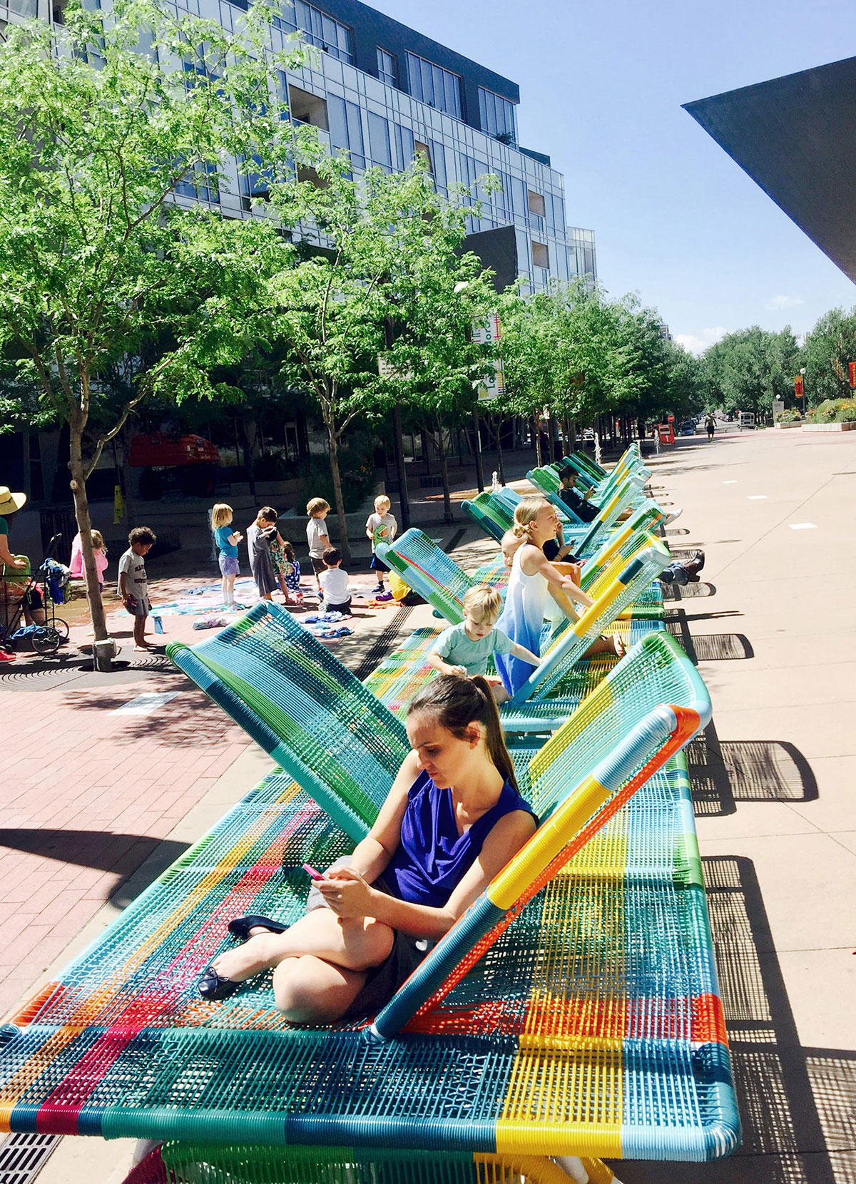 丹佛艺术博物馆对面的这个互动美陈设计，居然还能敲击出属于自己的个性化声音 美陈网站 美陈前沿 