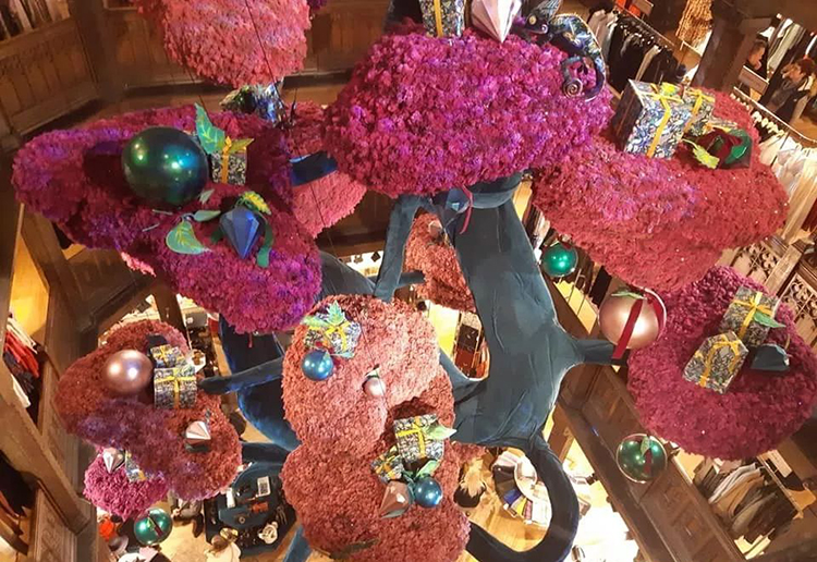 奇幻童话的美陈设计怎能少，Liberty London空中漂浮着一棵神奇的植物 美陈网站 美陈前沿 