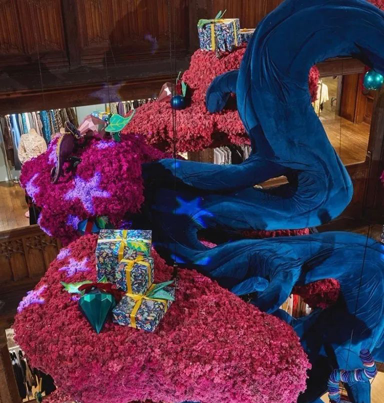 奇幻童话的美陈设计怎能少，Liberty London空中漂浮着一棵神奇的植物 美陈网站 美陈前沿 