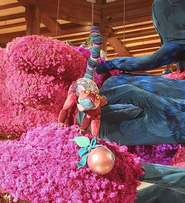 奇幻童话的美陈设计怎能少，Liberty London空中漂浮着一棵神奇的植物 美陈网站 美陈前沿 