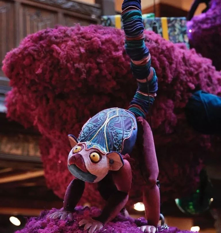 奇幻童话的美陈设计怎能少，Liberty London空中漂浮着一棵神奇的植物 美陈网站 美陈前沿 