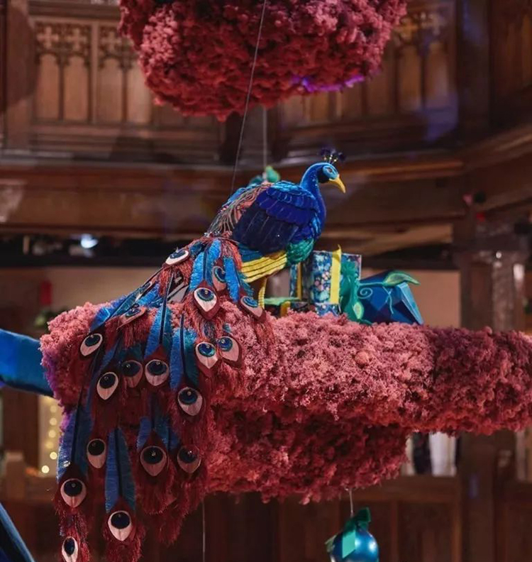 奇幻童话的美陈设计怎能少，Liberty London空中漂浮着一棵神奇的植物 美陈网站 美陈前沿 