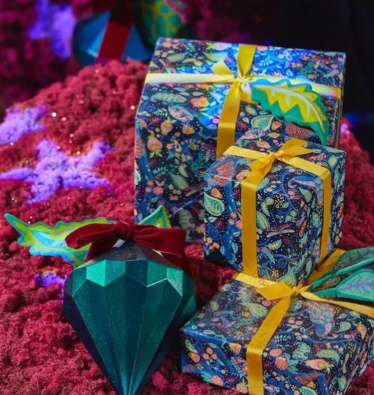 奇幻童话的美陈设计怎能少，Liberty London空中漂浮着一棵神奇的植物 美陈网站 美陈前沿 