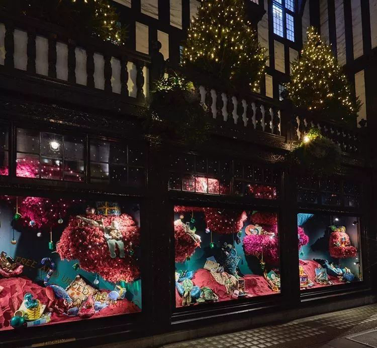 奇幻童话的美陈设计怎能少，Liberty London空中漂浮着一棵神奇的植物 美陈网站 美陈前沿 