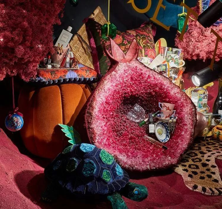 奇幻童话的美陈设计怎能少，Liberty London空中漂浮着一棵神奇的植物 美陈网站 美陈前沿 