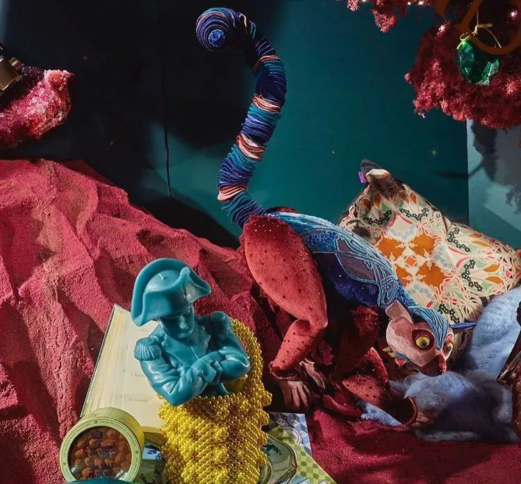 奇幻童话的美陈设计怎能少，Liberty London空中漂浮着一棵神奇的植物 美陈网站 美陈前沿 