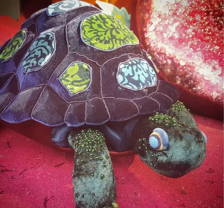 奇幻童话的美陈设计怎能少，Liberty London空中漂浮着一棵神奇的植物 美陈网站 美陈前沿 