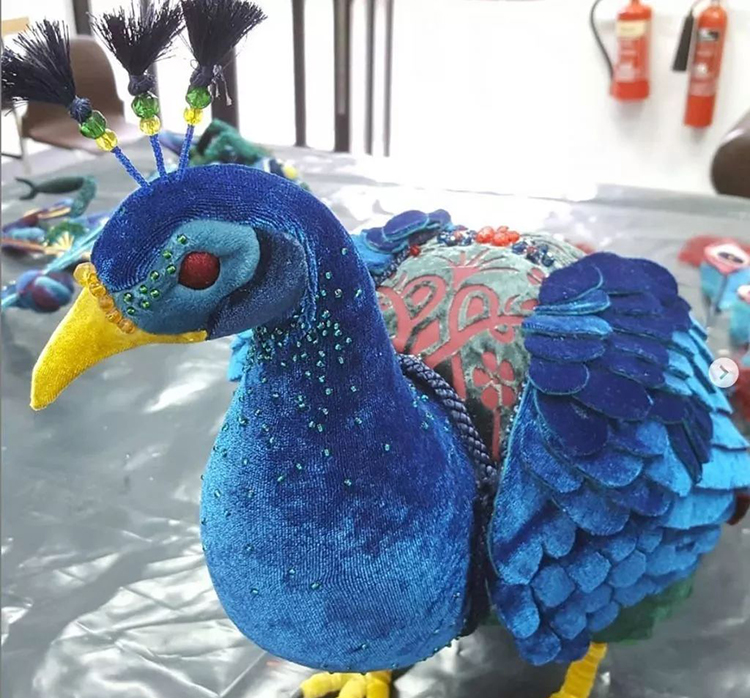 奇幻童话的美陈设计怎能少，Liberty London空中漂浮着一棵神奇的植物 美陈网站 美陈前沿 