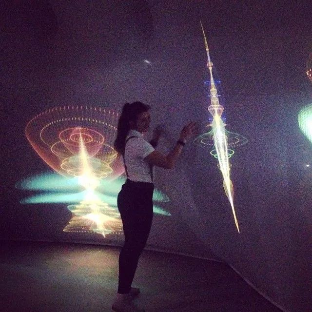 听说这个时空交互式展览活动策划的装置看起来像膜的洞穴 美陈网站 美陈前沿 