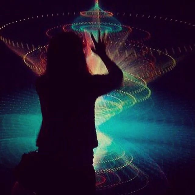 听说这个时空交互式展览活动策划的装置看起来像膜的洞穴 美陈网站 美陈前沿 