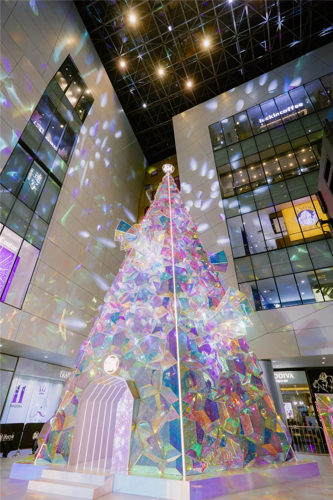厦门SM幻彩圣诞主题展览活动策划16米宝石般圣诞树闪闪惹人爱 美陈网站 美陈前沿 