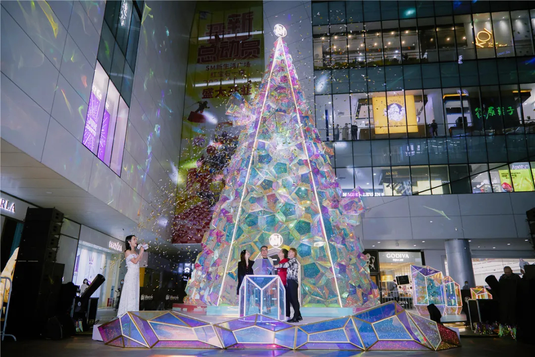 厦门SM幻彩圣诞主题展览活动策划16米宝石般圣诞树闪闪惹人爱 美陈网站 美陈前沿 