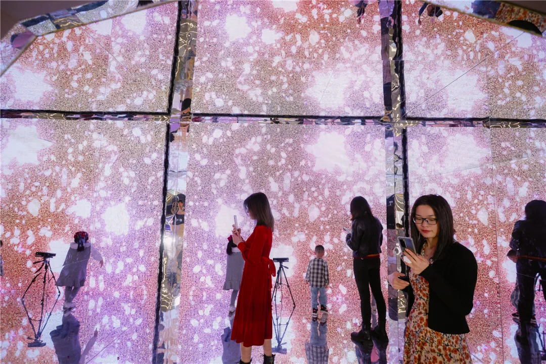 厦门SM幻彩圣诞主题展览活动策划16米宝石般圣诞树闪闪惹人爱 美陈网站 美陈前沿 