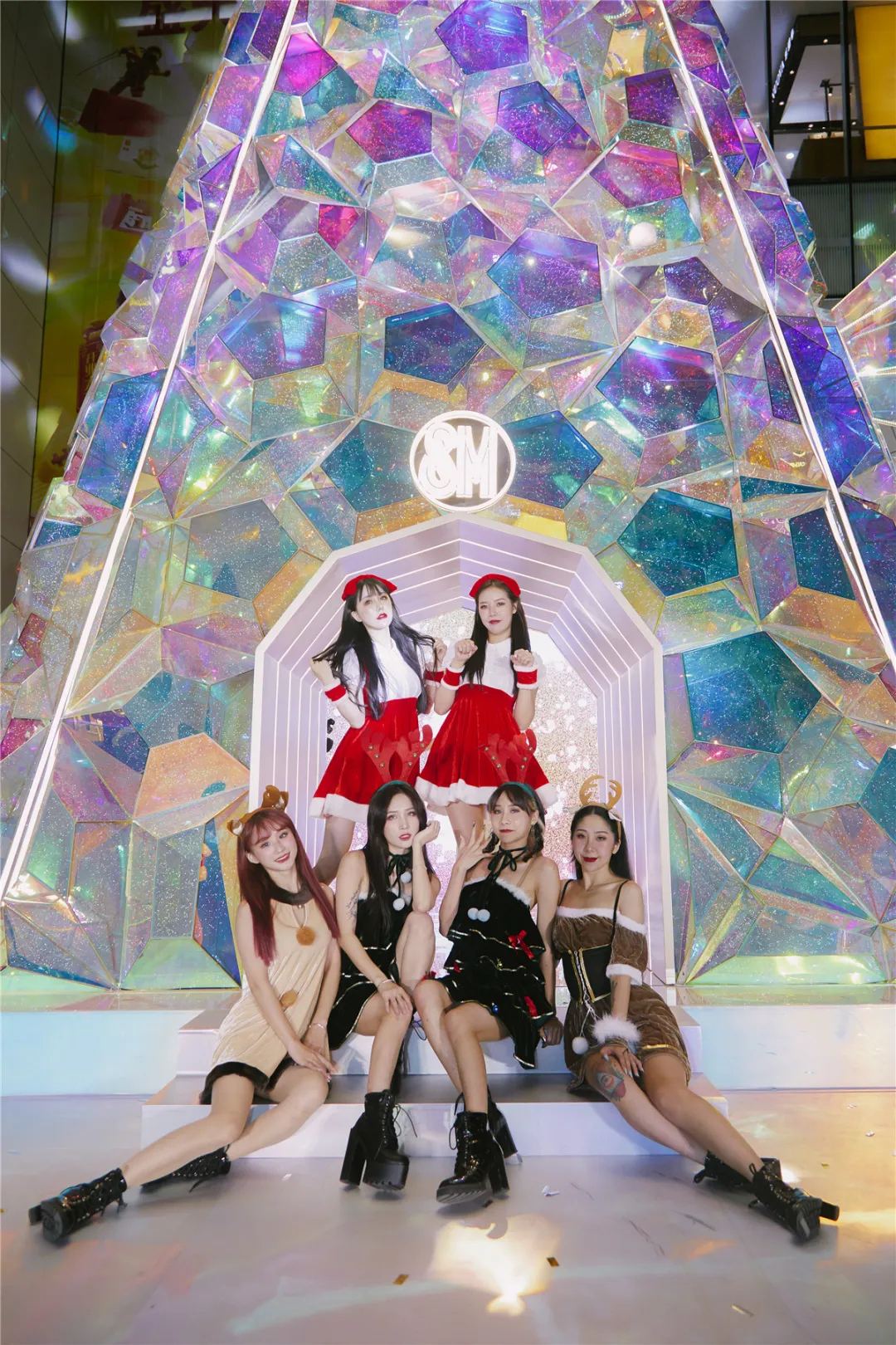 厦门SM幻彩圣诞主题展览活动策划16米宝石般圣诞树闪闪惹人爱 美陈网站 美陈前沿 