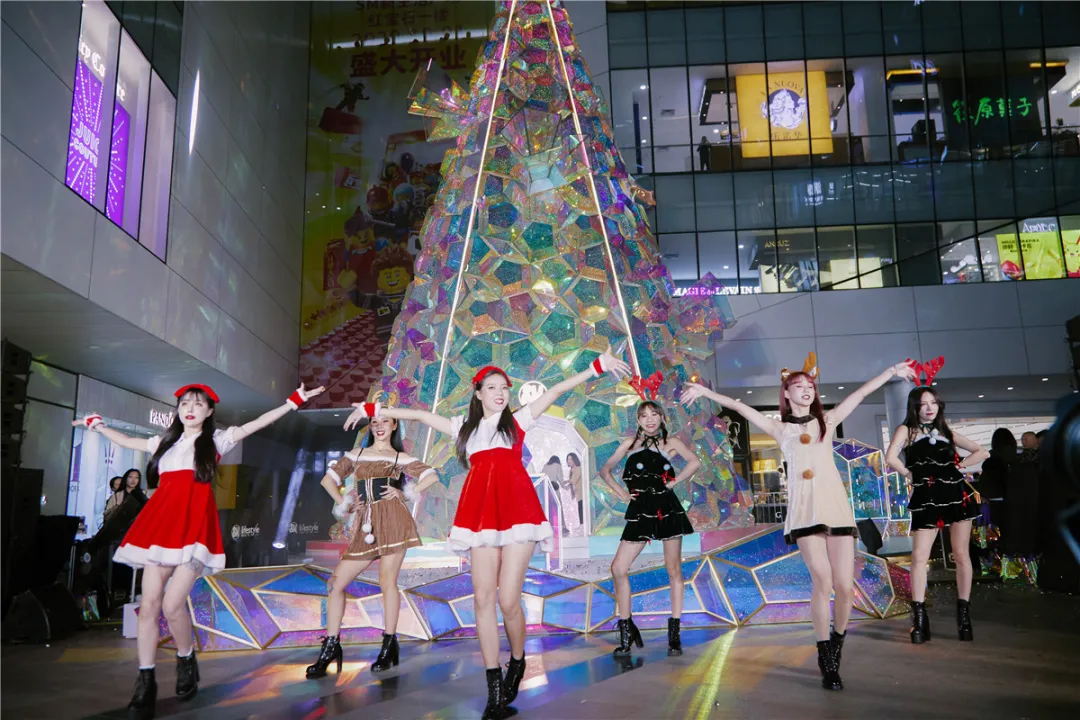 厦门SM幻彩圣诞主题展览活动策划16米宝石般圣诞树闪闪惹人爱 美陈网站 美陈前沿 