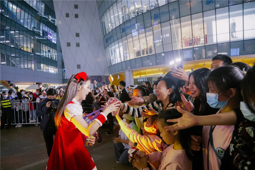 厦门SM幻彩圣诞主题展览活动策划16米宝石般圣诞树闪闪惹人爱 美陈网站 美陈前沿 