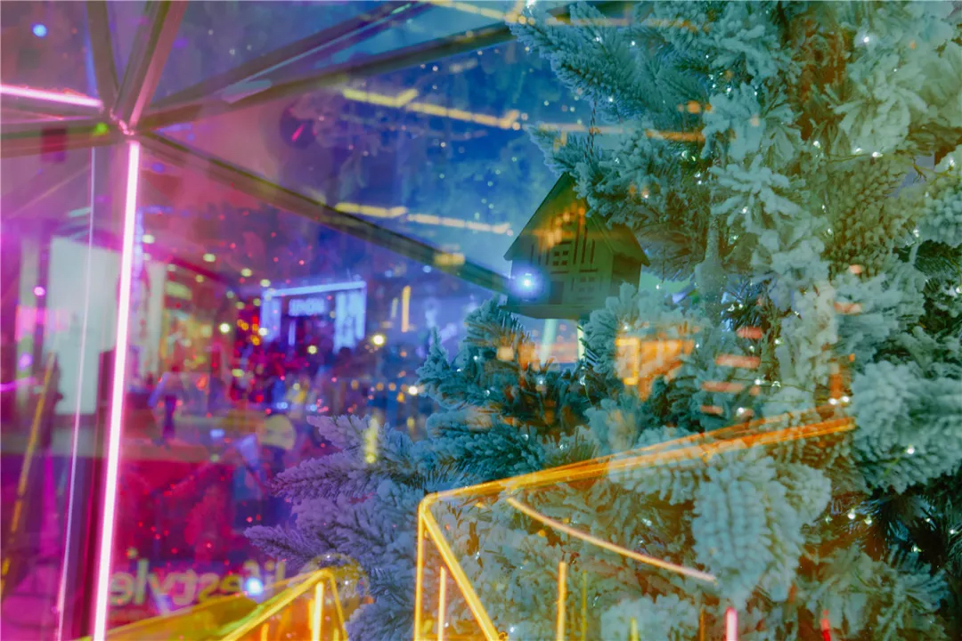 厦门SM幻彩圣诞主题展览活动策划16米宝石般圣诞树闪闪惹人爱 美陈网站 美陈前沿 