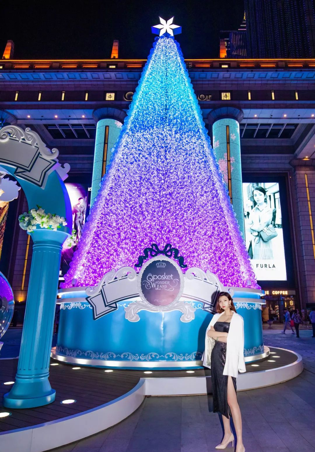 圣诞美陈星光璀璨点亮冬夜，又一精美绝伦童话镇落地了 美陈网站 美陈前沿 