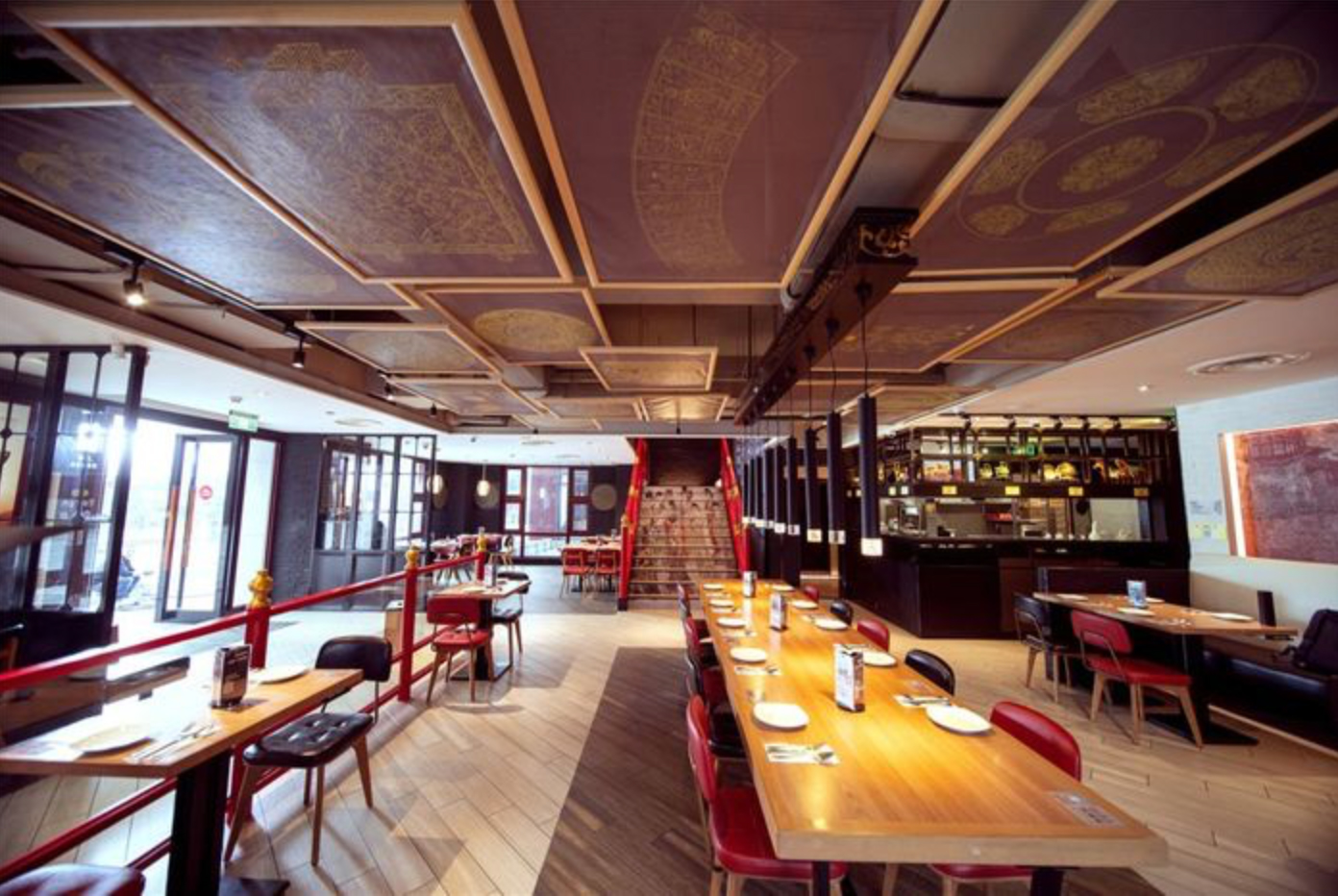 安在餐厅里的历史展览策划，异域文化元素更是惊鸿一瞥 美陈网站 美陈前沿 