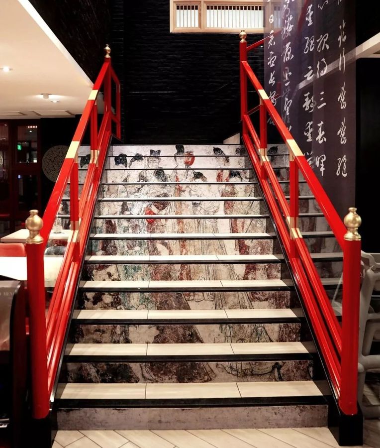 安在餐厅里的历史展览策划，异域文化元素更是惊鸿一瞥 美陈网站 美陈前沿 