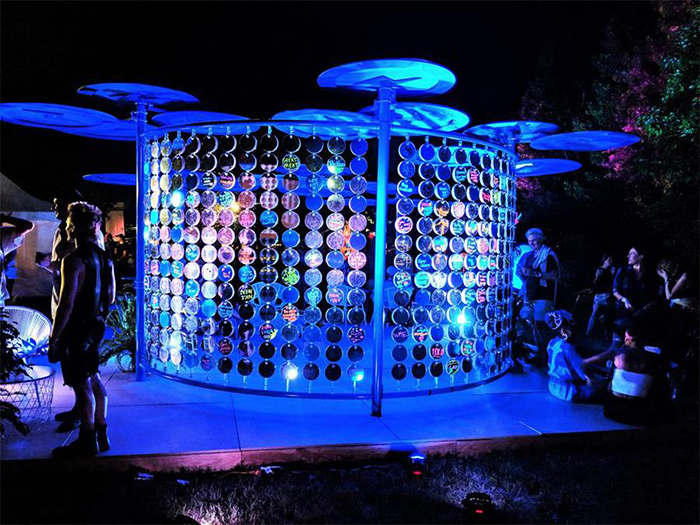 Facebook在音乐节活动中策划的这个完全沉浸式互动环境，也太迷人了吧 美陈网站 美陈前沿 