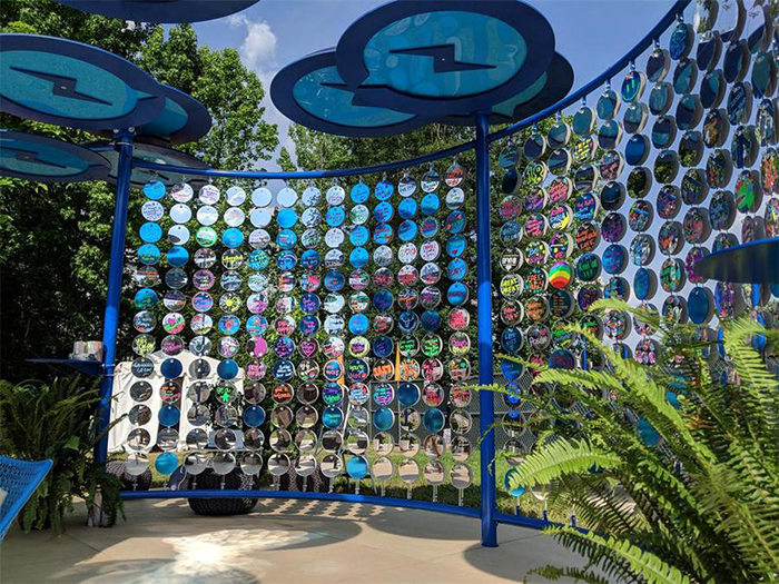 Facebook在音乐节活动中策划的这个完全沉浸式互动环境，也太迷人了吧 美陈网站 美陈前沿 